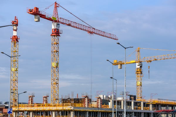 Managing Financial Risks in Construction Projects